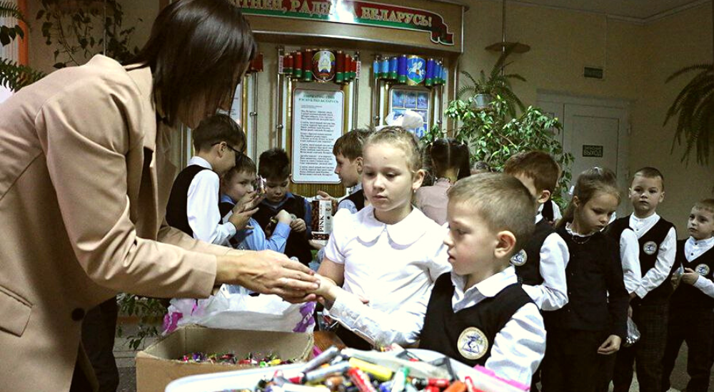 "Меняем батарейки на конфеты": сладкая экоакция прошла в Слуцке 